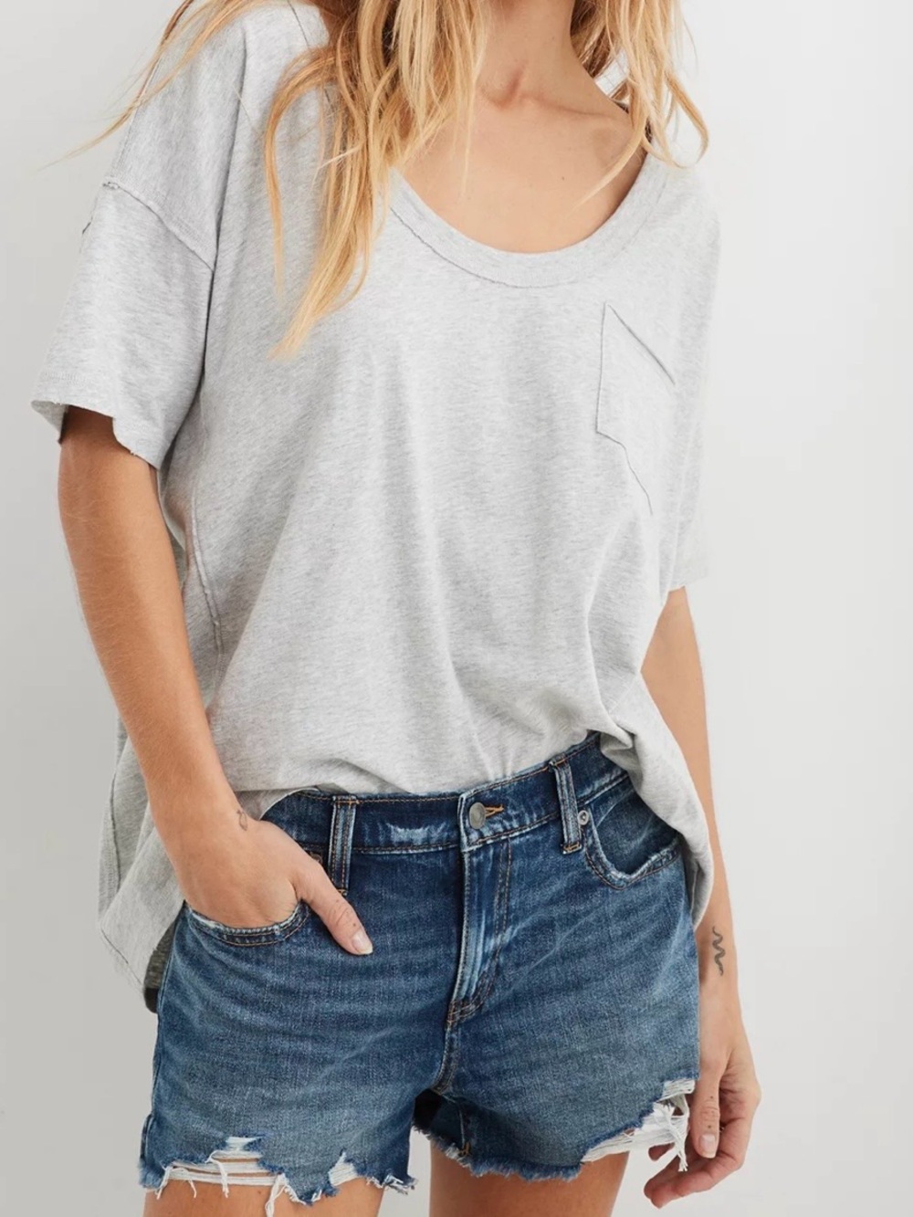 Aerie Daydream Distressed Denim Shorts Rocky Blue Wash NWT Size Large Cutoff